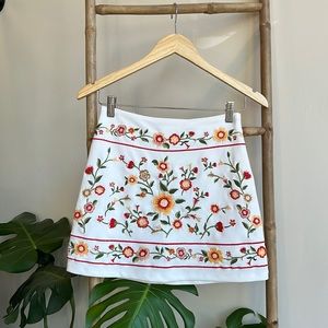 White embroidered floral skirt size S